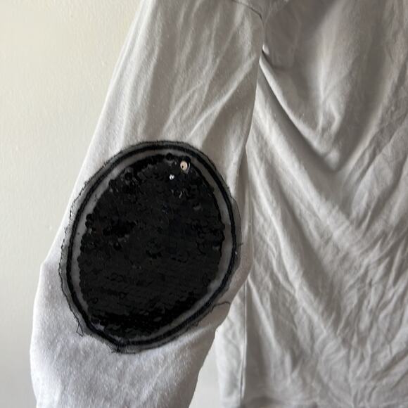 Gianni Bini grey scoop neck long sleeved shirt with‎ black sequin elbows sz M - Picture 4 of 4